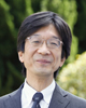 草野完也